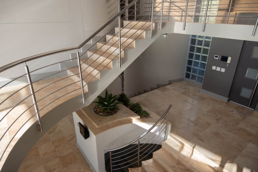 To Let 5 Bedroom Property for Rent in Llandudno Western Cape